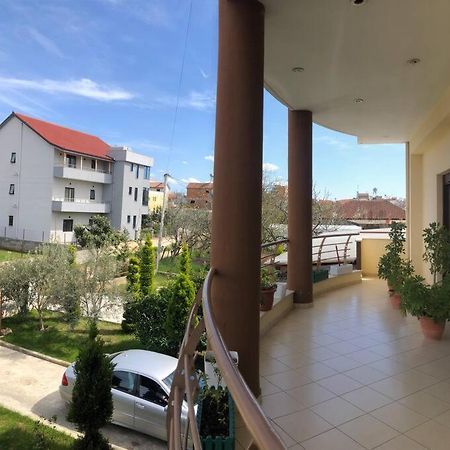 Villa Uklala Kamez Exteriér fotografie