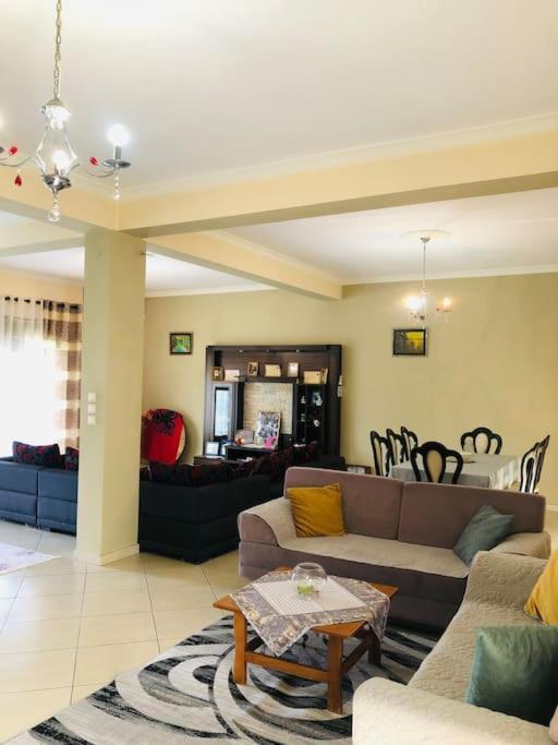 Villa Uklala Kamez Exteriér fotografie